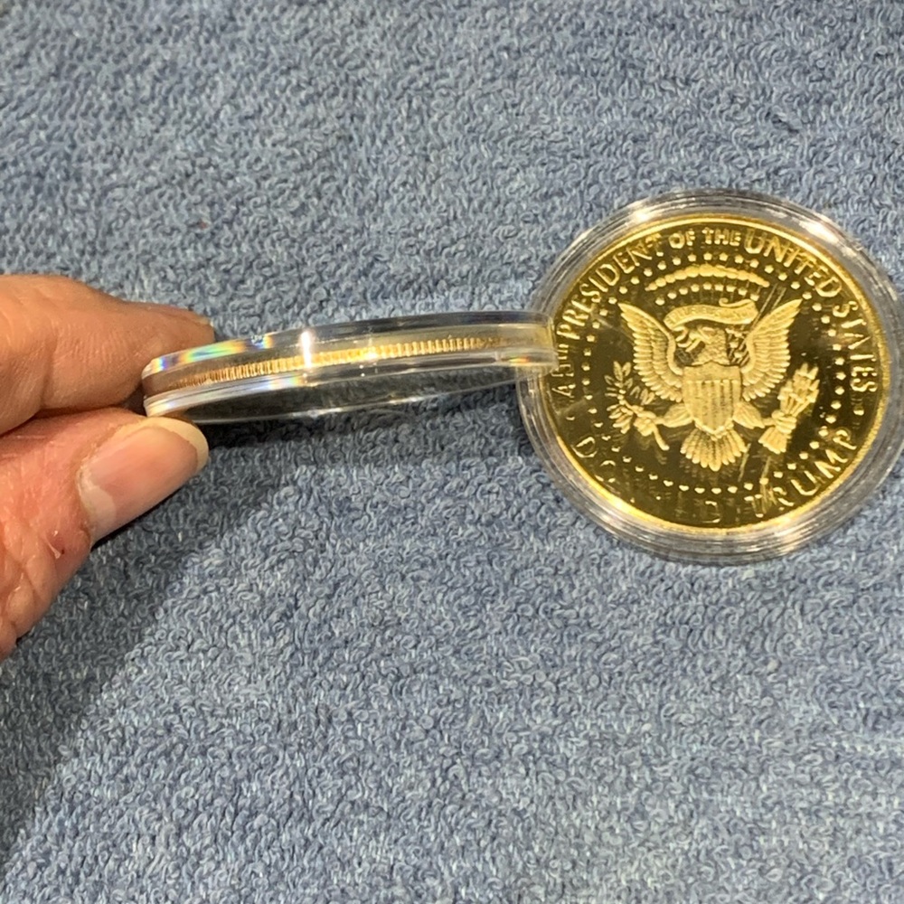 2024, 47th President Donald Trump commemorative coin in protective case - Picture 2 of 2